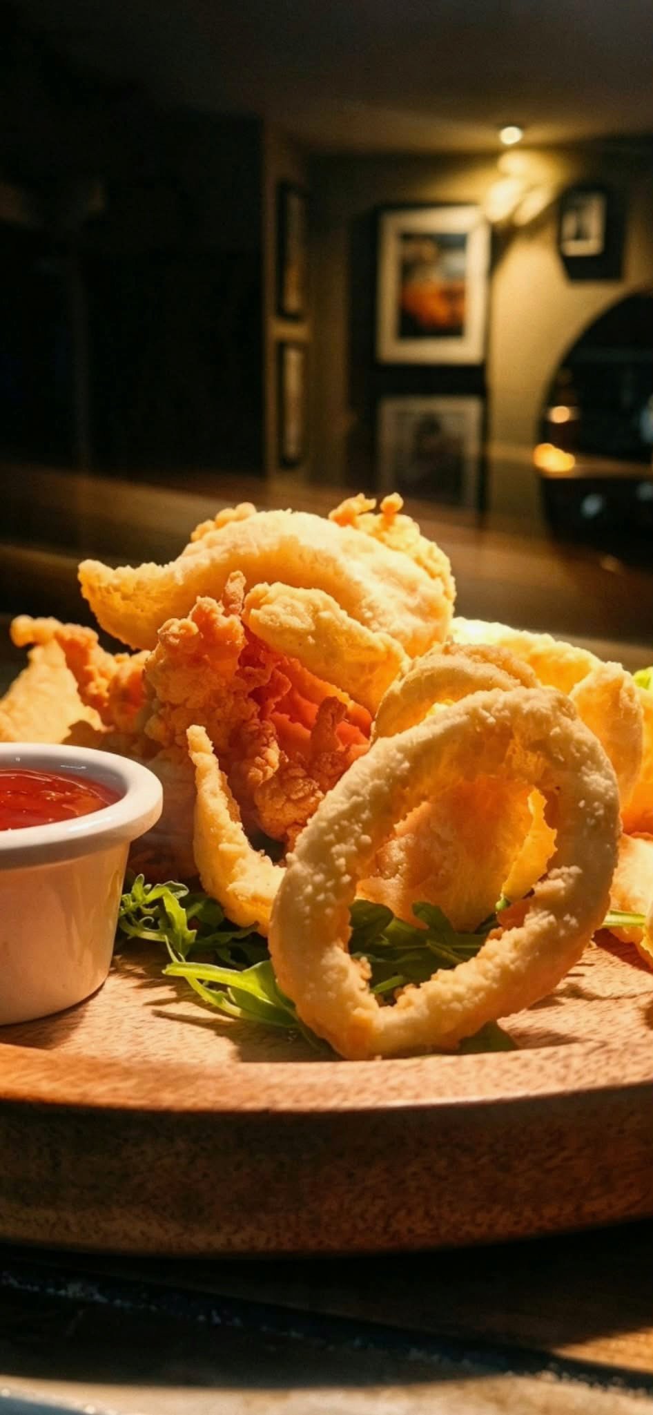 Crispy calamari served with dipping sauce